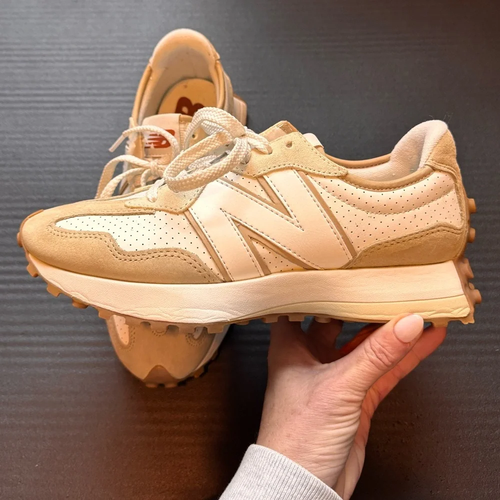 New Balance 327 - Picture 6 of 7